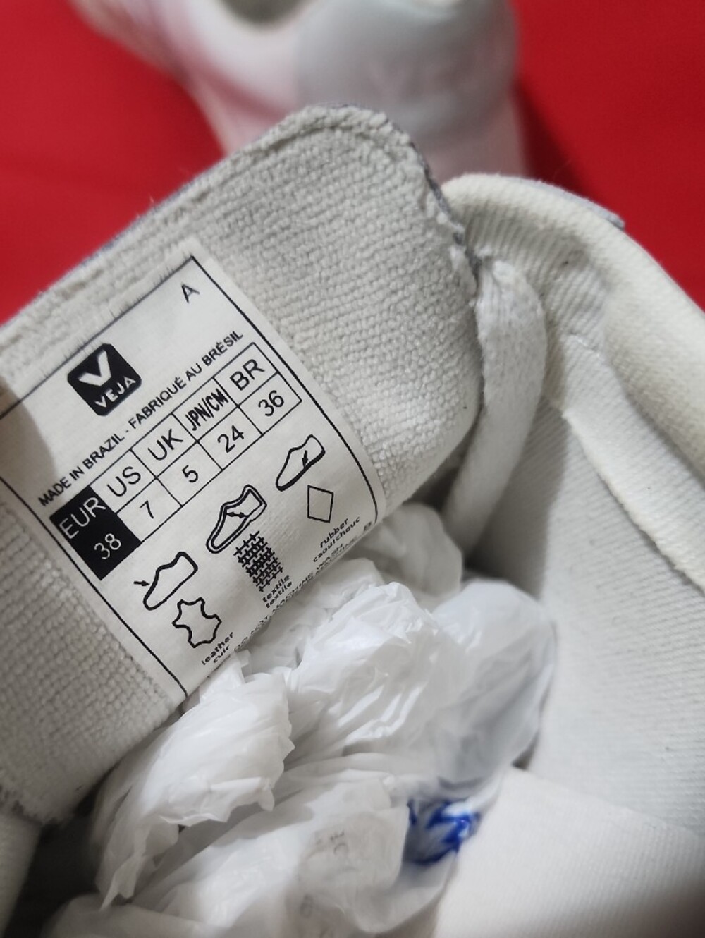Veja Esplar White Leather Low-Top Sneakers with Pale Blue Logo - Picture 13 of 13